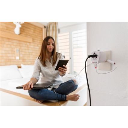 Универсальный дорожный адаптер для всего мира 230V + USB-порт