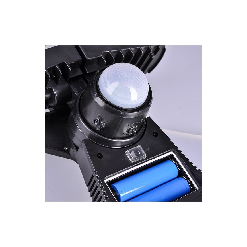 Светодиодный прожектор на солнечной батарее с датчиком 2000mAh LED/8W/3,7V IP44
