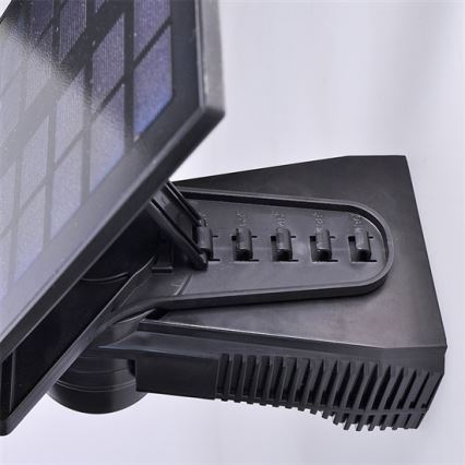 Светодиодный прожектор на солнечной батарее с датчиком 2000mAh LED/8W/3,7V IP44