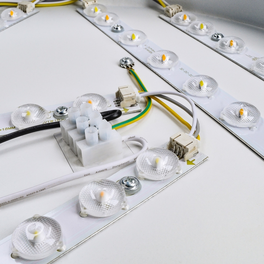 Светодиодный потолочный светильник с регулированием яркости LED/36W/230V 3000-6000K + дистанционное управление