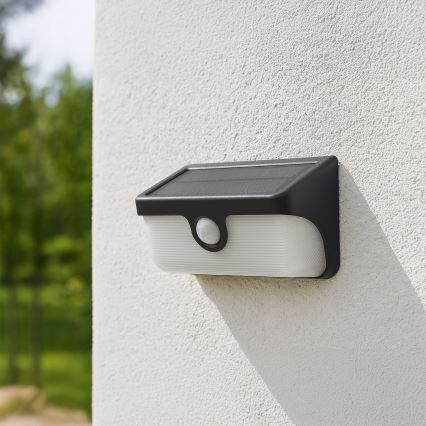 Солнечный LED настенный светильник с датчиком LINK LED/5W/3,7V IP65 черный