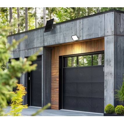 Светодиодный уличный солнечный прожектор с датчиком LED/30 Вт/6,4 В IP65 3000/4000K 6000 мАч + пульт дистанционного управления