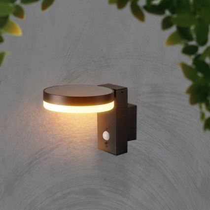 Светодиодный уличный настенный светильник на солнечной батарее с датчиком LED/5,5 Вт/3,7 В 3000K IP54 2000 мАч