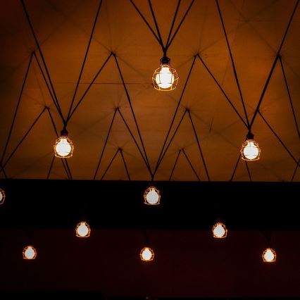 Светодиодная лампочка FILAMENT G95 E27/6W/230V 3000K