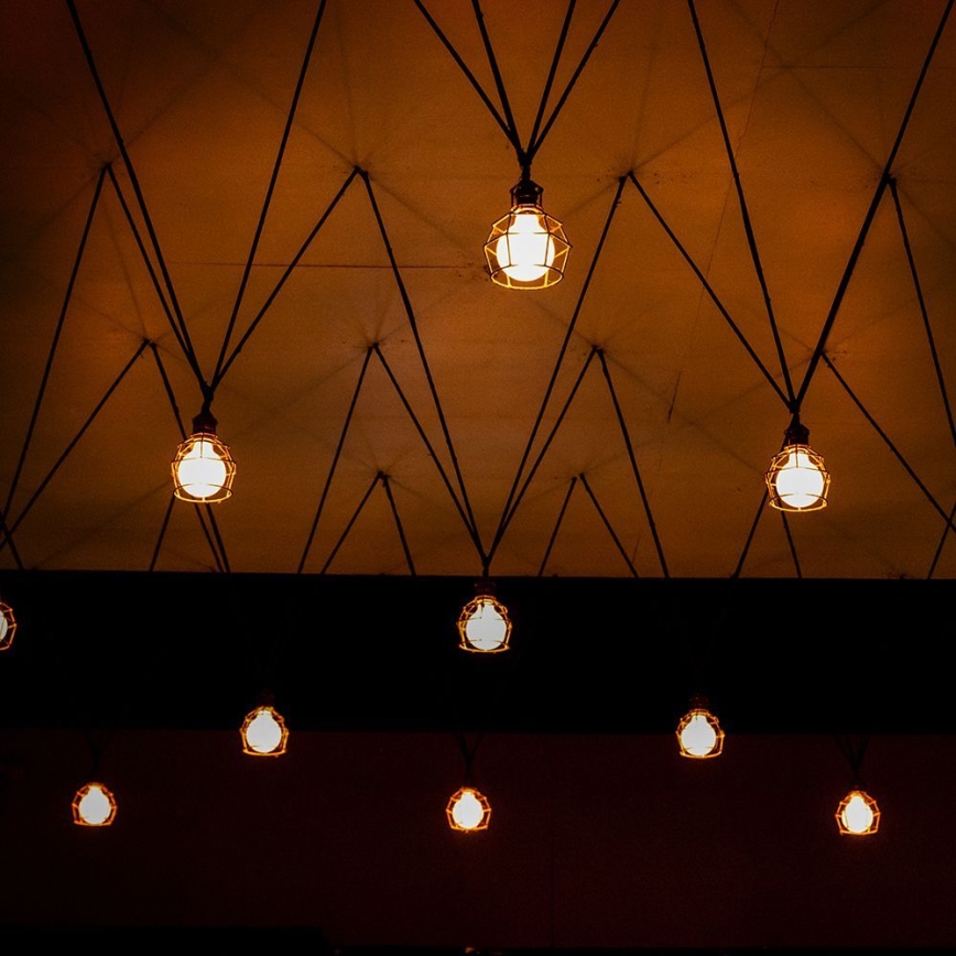 Светодиодная лампочка FILAMENT G95 E27/6W/230V 3000K