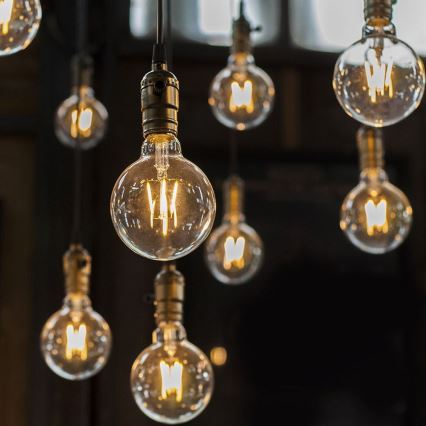 Светодиодная лампочка с регулированием яркости FILAMENT G125 E27/8W/230V 2200K