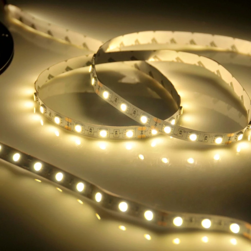 Светодиодная лента для ванной комнаты 5 м LED/45W/12V IP65 белый