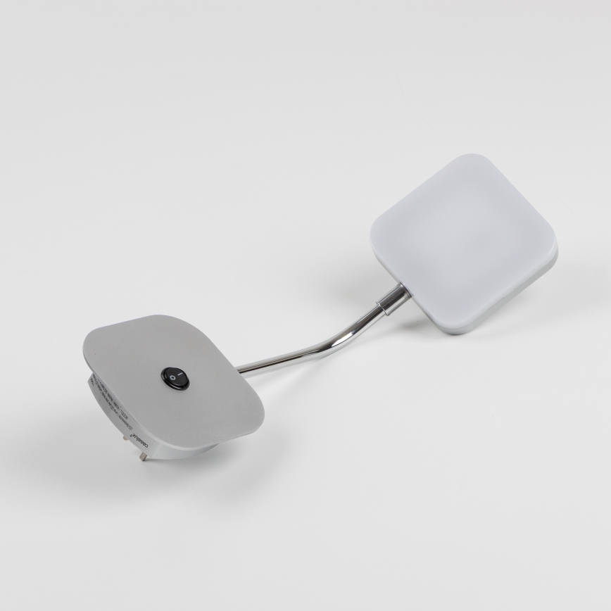 Светодиодная настенная лампа в розетку LED/3,2W/230V полированный хром