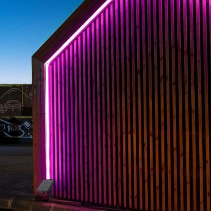 Светодиодная RGB-лента на солнечной батарее с регулированием яркости LED/1,2W/3,7V IP67 5 м + дистанционное управление