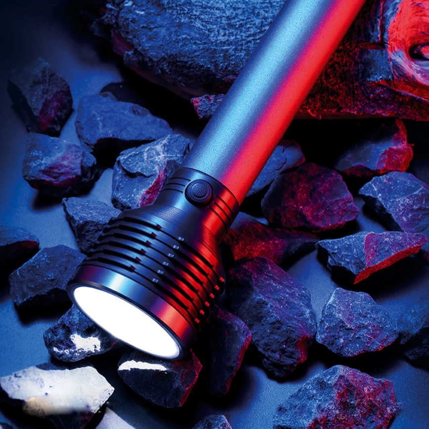 Светодиодный аккумуляторный фонарик LED/6,5W/3,7V 2400 mAh