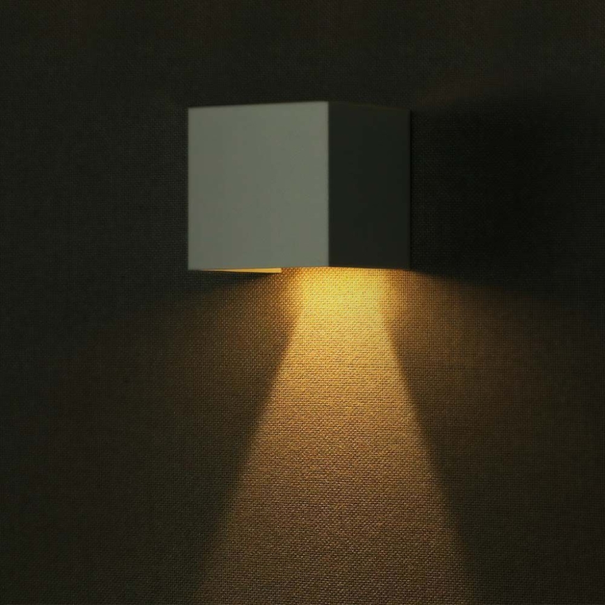 Светодиодный настенный светильник на солнечной батарее с датчиком LED/3W/3,7V IP65 4000K 2600 mAh белый