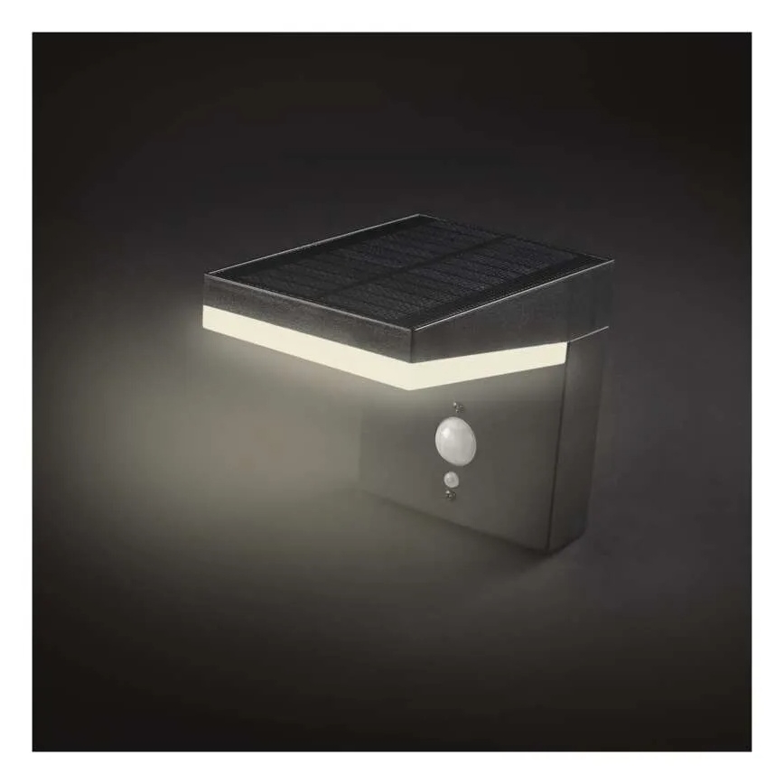 Светодиодный настенный светильник на солнечной батарее с датчиком LED/4,4W/3,7V 2200 mAh IP44