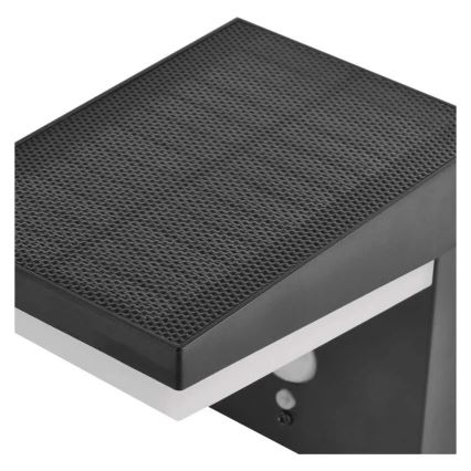Светодиодный настенный светильник на солнечной батарее с датчиком LED/4,4W/3,7V 2200 mAh IP44
