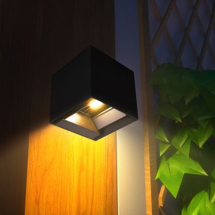 Светодиодный настенный светильник на солнечной батарее с датчиком LED/9W/3,7V 3000/4000/5000K 2600 mAh IP65 черный