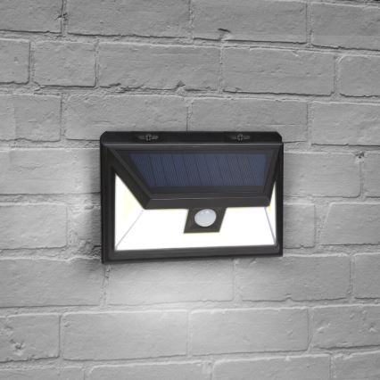 Светодиодный настенный светильник с датчиком на солнечной батарее LED/5W/5,5V IP65