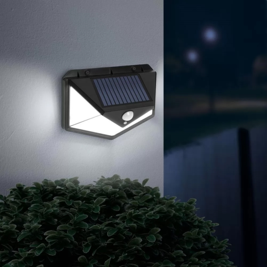 Светодиодный настенный светильник с датчиком на солнечной батарее LED/5W/5,5V IP65