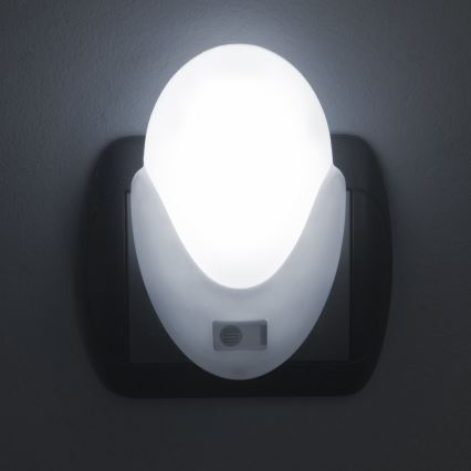 Светодиодный навигационный светильник в розетку с датчиком освещенности LED/1W/230V
