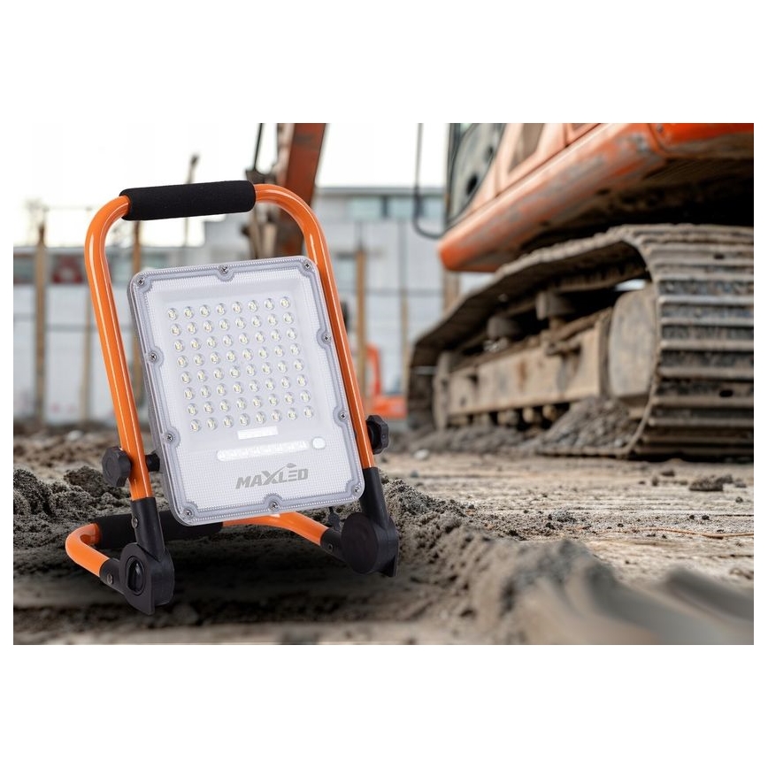 Диммируемый перезаряжаемый светодиодный прожектор со штативом LED/100W/3,2V 4500K 10000 mAh IP65 оранжевый
