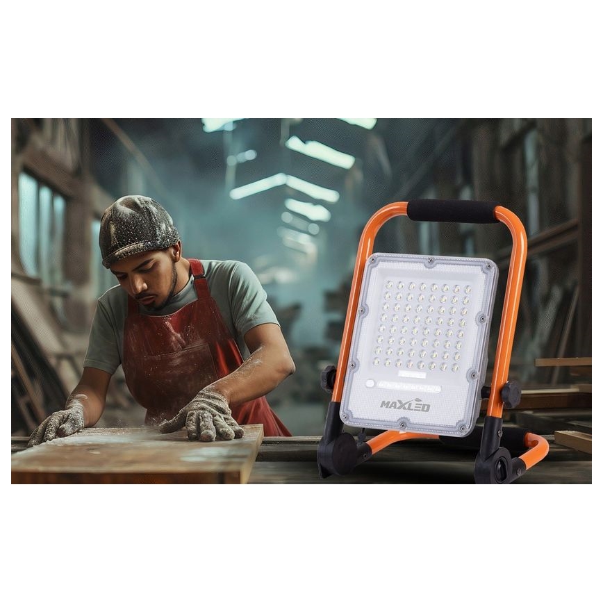 Диммируемый перезаряжаемый светодиодный прожектор со штативом LED/100W/3,2V 4500K 10000 mAh IP65 оранжевый