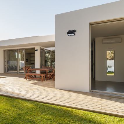 Светодиодный прожектор на солнечной батарее с датчиком движения EPAD LED/5W/3000 mAh 3,7V 4000K IP65