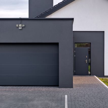 Светодиодный прожектор на солнечной батарее с датчиком движения и освещенности LED/30W/3,7V 2400 mAh IP47 + дистанционное управление