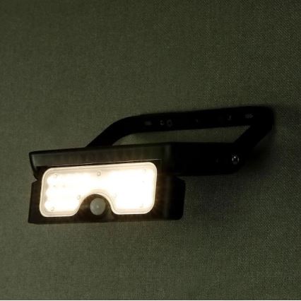 Светодиодный прожектор на солнечной батарее с датчиком LED/5W/3,7V IP65 4000K