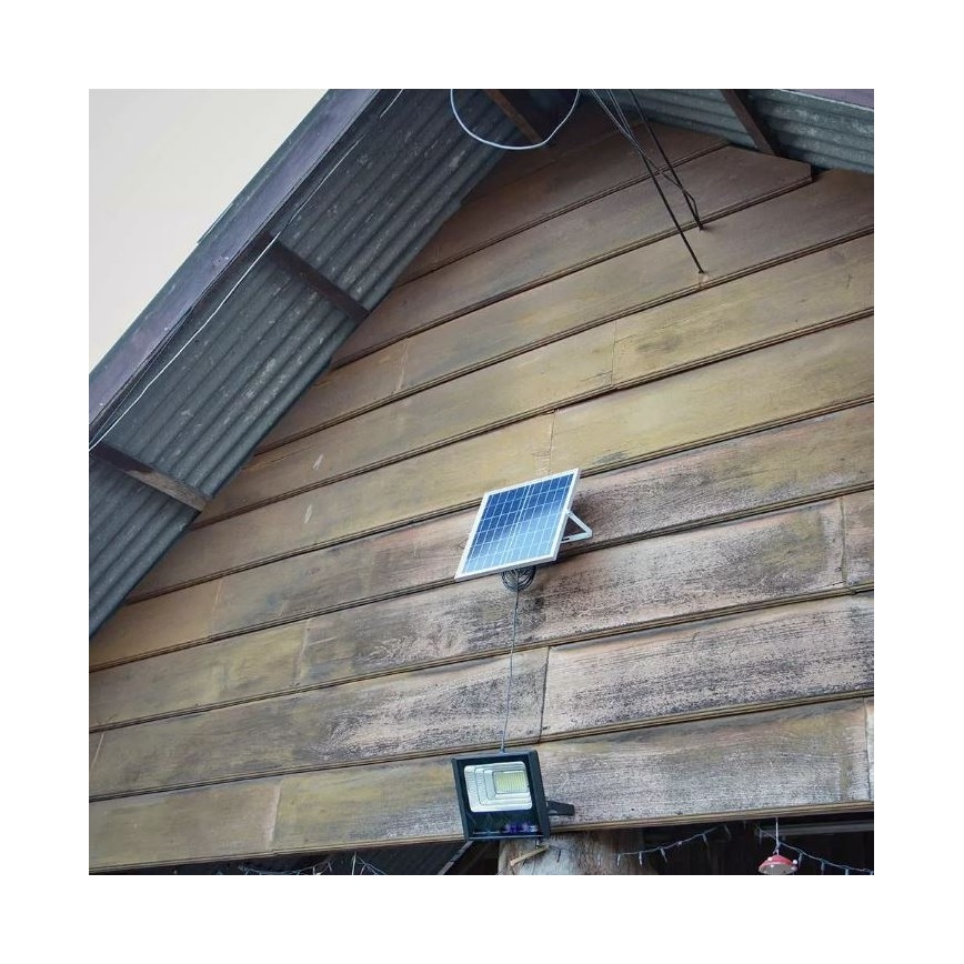 Светодиодный прожектор на солнечной батарее с регулированием яркости LED/12W/3,2V 6000K IP65 5000 mAh + дистанционное управление