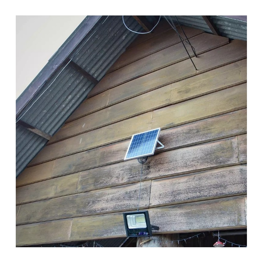 Светодиодный прожектор на солнечной батарее с регулированием яркости LED/16W/3,2V 4000K IP65 10000 mAh + дистанционное управление