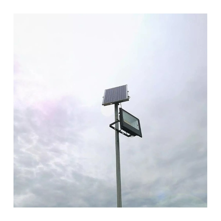Светодиодный прожектор на солнечной батарее с регулированием яркости LED/16W/3,2V 4000K IP65 10000 mAh + дистанционное управление