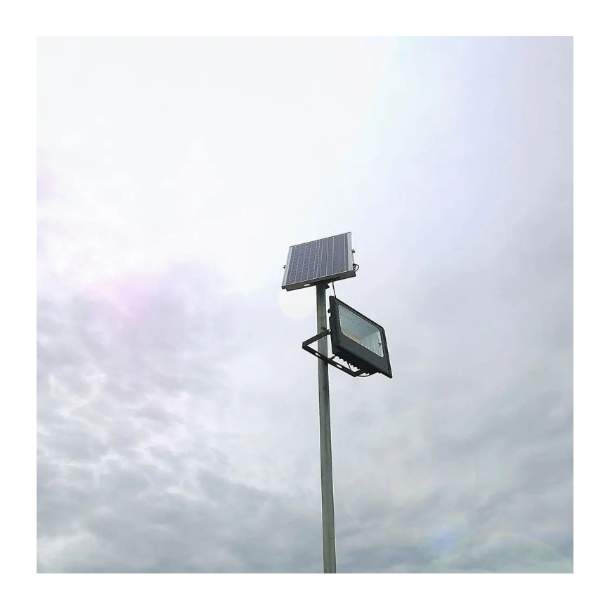 Светодиодный прожектор на солнечной батарее с регулированием яркости LED/20W/6,4V 4000K IP65 10000 mAh + дистанционное управление