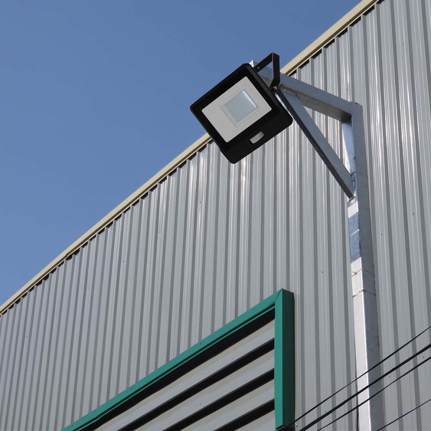 Светодиодный прожектор с датчиком LED/50W/230V 4000K IP65 черный