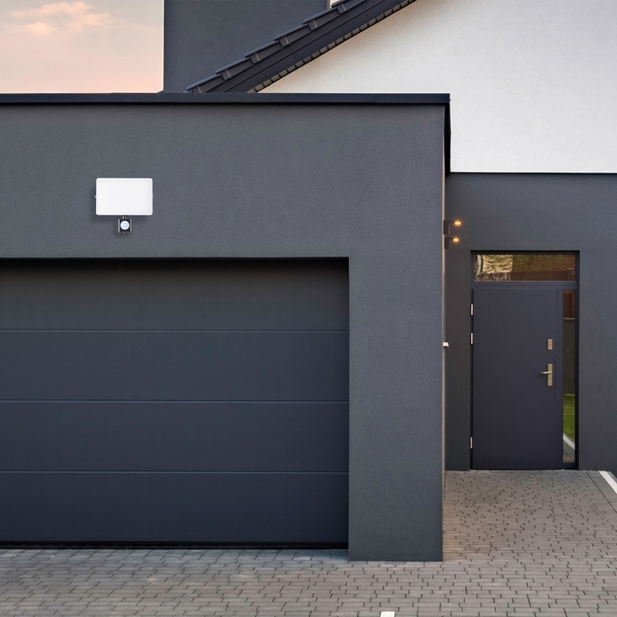 Светодиодный уличный прожектор с датчиком LED/50W/230V 5000K IP44