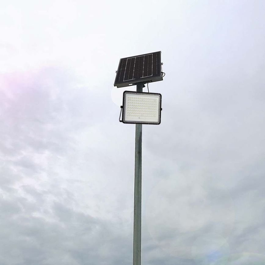 Светодиодный уличный солнечный прожектор LED/20W/3,2V 6400K черный IP65 16000 мАч + пульт дистанционного управления