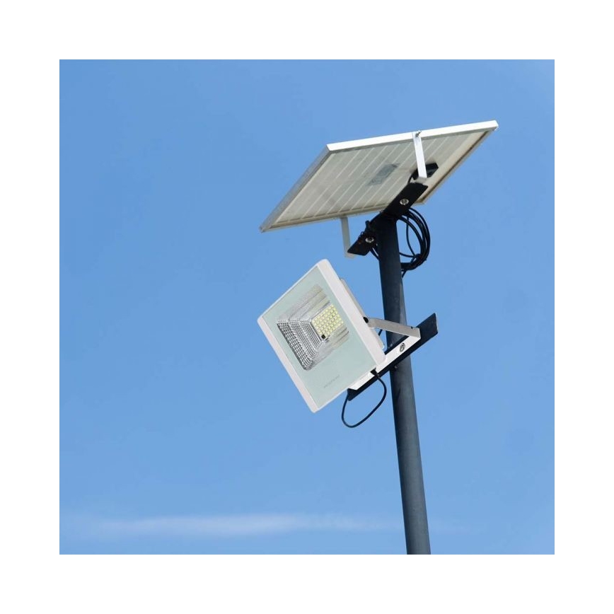 Светодиодный уличный прожектор на солнечной батарее LED/20W/3,2V IP65 4000K + дистанционное управление