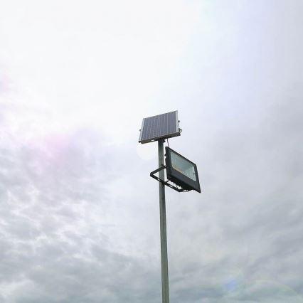 Светодиодный уличный прожектор на солнечной батарее LED/40W/10V IP65 6000K + дистанционное управление