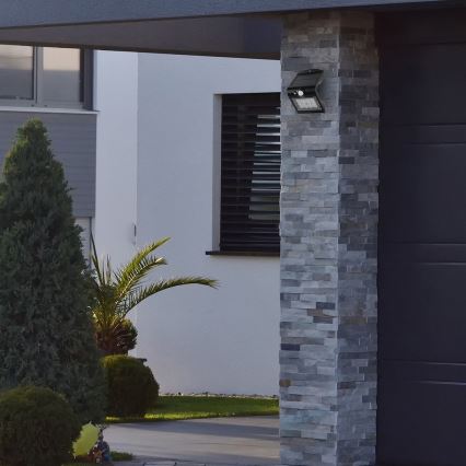 Світильник на сонячній батареї з LED, датчиком руху та сутінковим датчиком LED/1,5 Вт/1200 мАг 3,7 В IP65