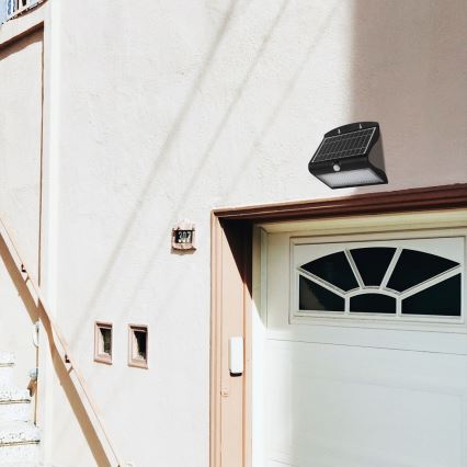 Світильник на сонячній батареї з LED, датчиком руху та сутінковим сенсором LED/6,8 Вт/4000 мАг 3,7 В IP65