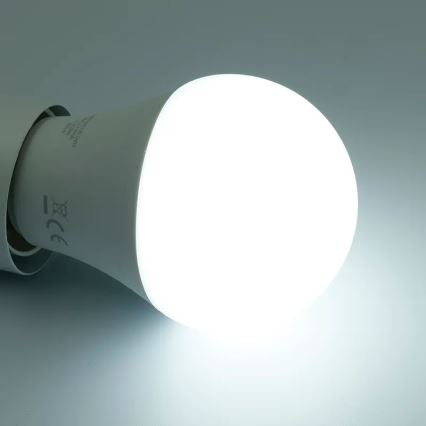 Світлодіодна RGBW лампочка з регулюванням яскравості A60 E27/9W/230V 2700-6500K Wi-Fi Tuya