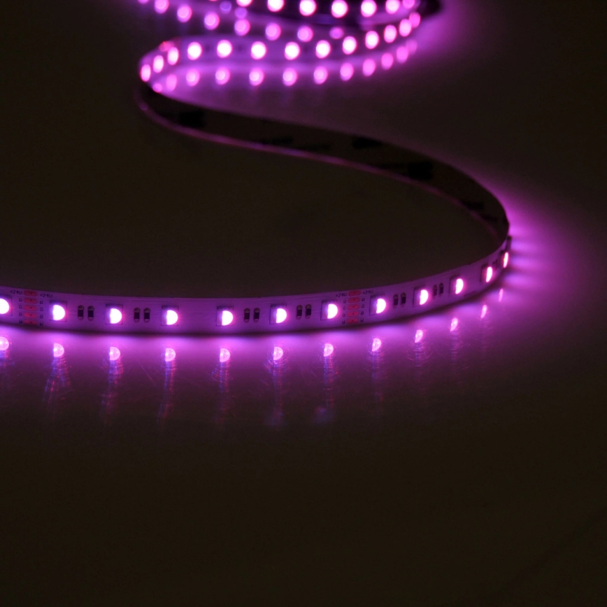 Світлодіодна RGBW стрічка з регулюванням яскравості 3м LED/22W/24/230V + пульт ДК