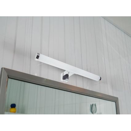 Світлодіодне освітлення для дзеркала у ванній, LED/8W/230V, 30 cm, IP44, глянцевий хром