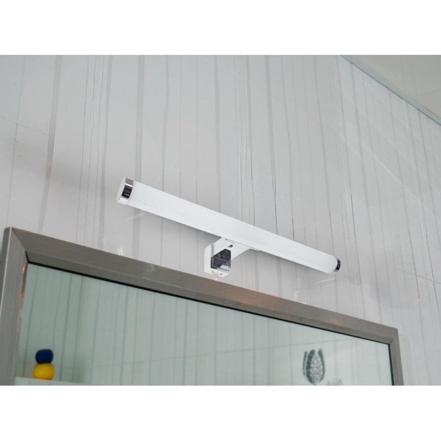 Світлодіодне освітлення для дзеркала у ванній, LED/8W/230V, 30 cm, IP44, глянцевий хром