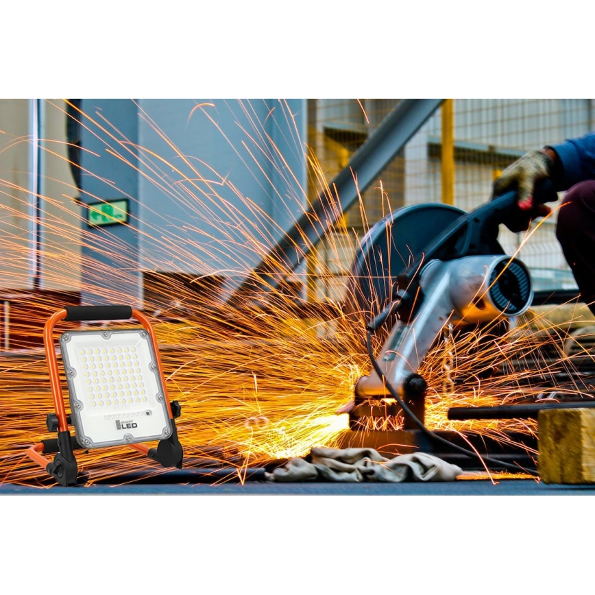 Світлодіодний акумуляторний прожектор зі штативом 50 Вт/3,2 В/4500 К/5000 мА·год/IP65 помаранчевий