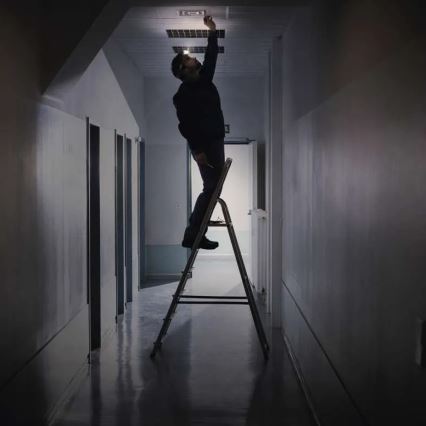 Світлодіодний налобний ліхтар з регулюванням яскравості з датчиком GP DISCOVERY CHW54 LED/3xAAA IPX5