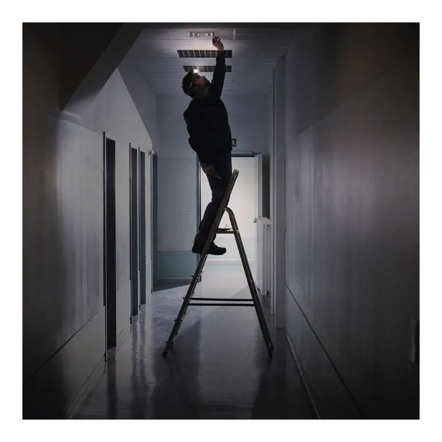 Світлодіодний налобний ліхтар з регулюванням яскравості з датчиком GP DISCOVERY CHW54 LED/3xAAA IPX5