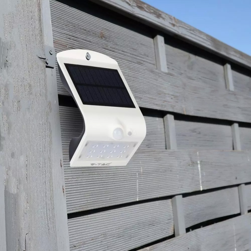 Світлодіодний настінний світильник з датчиком на сонячній батареї LED/1.5W/3,7V IP65 1200 mAh