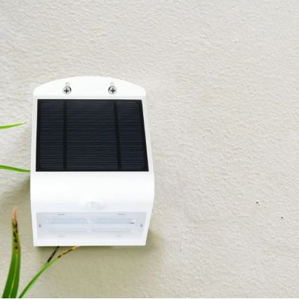 Світлодіодний настінний світильник з датчиком на сонячній батареї LED/3W/3,7V 3000/4000K IP65 2000 mAh білий