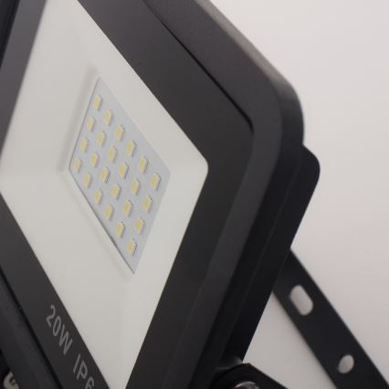 Світлодіодний прожектор з датчиком LED/20W/230V IP65