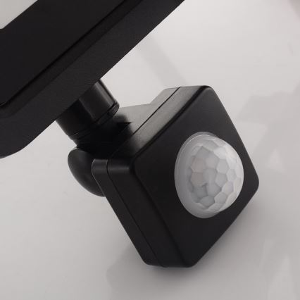 Світлодіодний прожектор з датчиком LED/20W/230V IP65