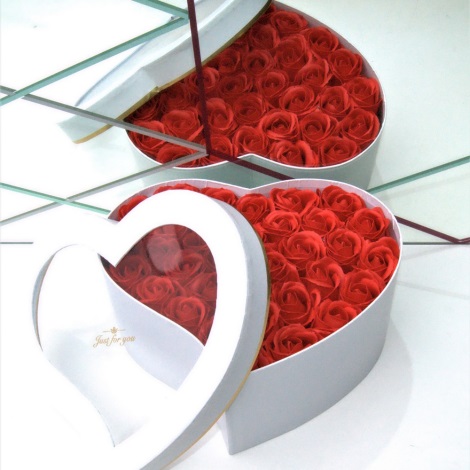 Троянди з пінного мила HEART RED - розмір M (33 шт.)