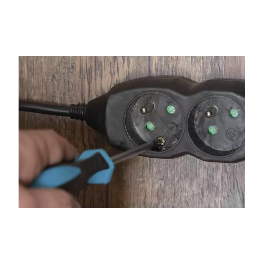 Удлинительный кабель 4 розетки 3 м черный